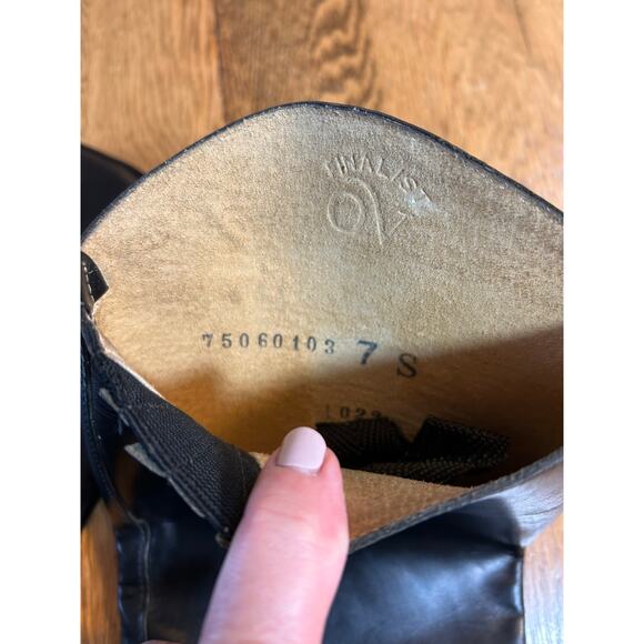 Amazon’s Cavalier Equestrian Tall Riding Boots in Black Leather Sz 7 S No Laces - Picture 3 of 7